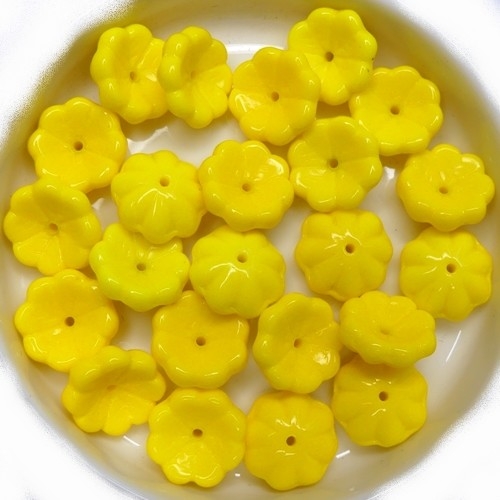 0130021 Opaque Yellow Daisy Flower 20 Pc .-15565