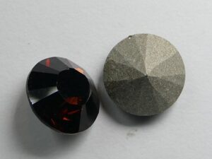 SW-CH-39-MOC Mocca Xilion Swarovski SS 39. 2 stuks-17242