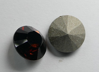 SW-CH-39-MOC Mocca Xilion Swarovski SS 39. 2 stuks-17242