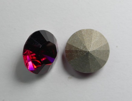 SW-CH-39-RU Ruby Xilion Swarovski SS 39. 2 stuks-17238