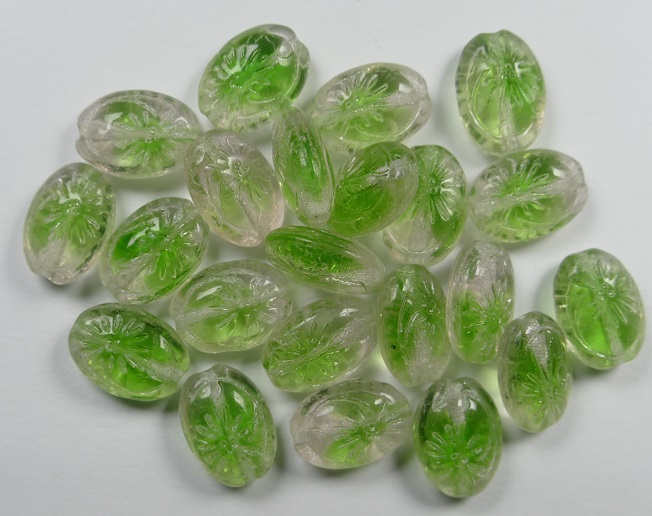 0100075 Ovale kraal met bloem Crystal Green Melee 25 stuks-0