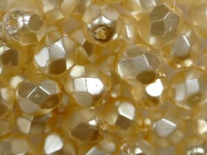 0040007 Cream Pearl Coated Czech Glass Facet Firepolish 6 mm 25 stuks - Afbeelding 1