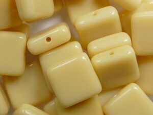0040252 Opaque Ivory Square Bead. 25 Pc. - Afbeelding 1
