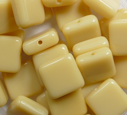 0040252 square bead 9x9 mm opaque ivory