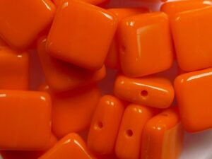 0060122 Opaque Bright Orange Square Bead. 25 Pc. - Afbeelding 1