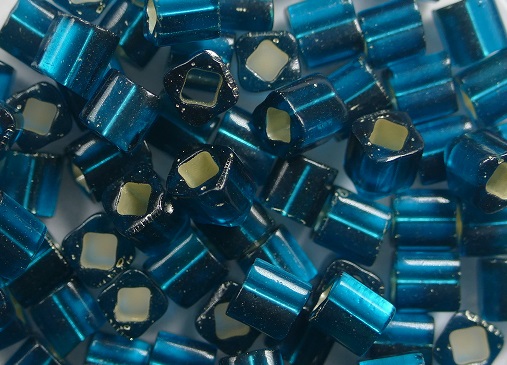 TC-04-0027BDF toho cubes 4 mm silver lined frosted Teal kleurnummer 27BDF