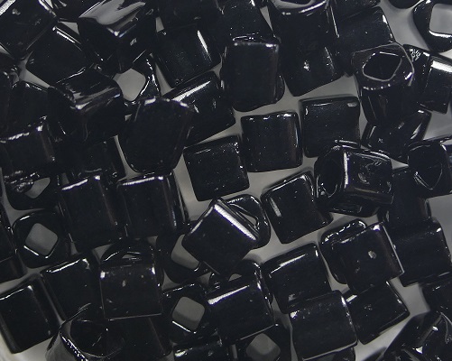 TC-04-0049 toho cubes 4 mm jet kleurnummer 49