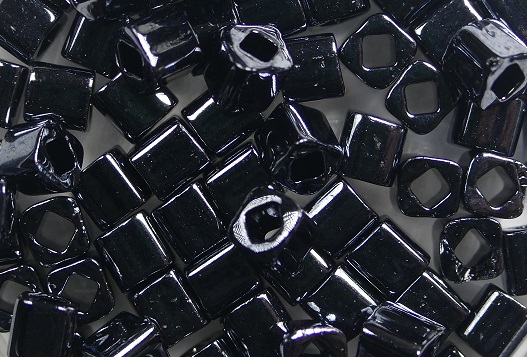 TC-04-0081 toho cubes 4 mm metallic hematite kleurnummer 81