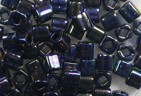 TC-04-0086 toho cubes 4 mm metallic rainbow iris kleurnummer 86