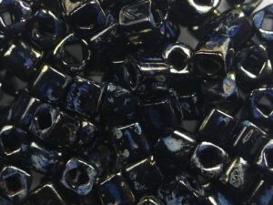 TC-04-Y0503 HYBRID Antiqued Metallic Black 4 mm Toho Cubes