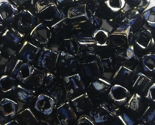 TC-04-Y0503 toho cubes 4 mm hybrid antiqued metallic black kleurnummer Y503