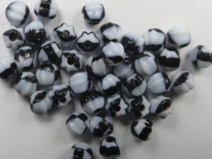 0010491 Mixed Black and White 6 mm Melon Beads 25 Pc.