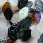 LF127MIX13 czech glass leaf mix 12×7 mm pebblestone
