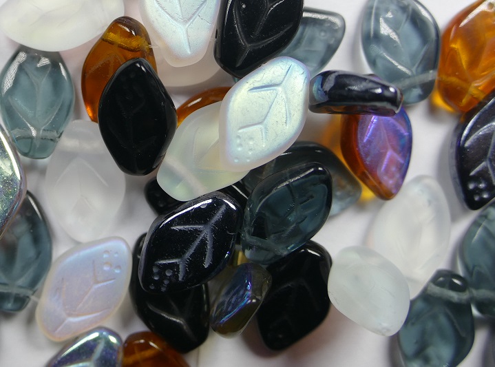 LF127MIX13 czech glass leaf mix 12×7 mm pebblestone