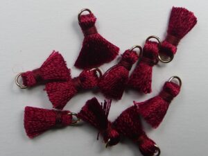 TSR-BO Mini Tassels, klein katoenen kwastje met ringetje 1 cm Bordeaux 4 Pc.