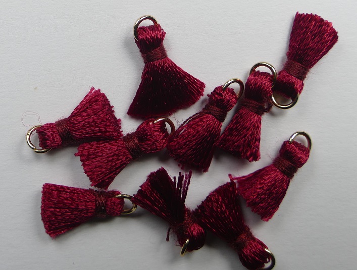 TSR-BO tassel, mini kwastje met ringetje 1 cm bordeaux