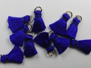 TSR-DKSAP Mini Tassels, klein katoenen kwastje met ringetje 1 cm Donker Sapphire 4 Pc.