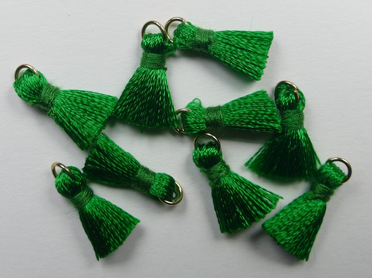 TSR-EM tassel, mini kwastje met ringetje 1 cm emerald