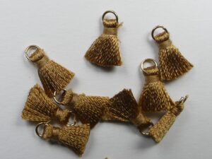 TSR-SA Mini Tassels, klein katoenen kwastje met ringetje 1 cm Sage 4 Pc. - Afbeelding 1