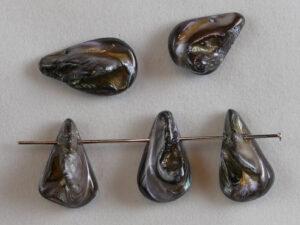 Grijze parelmoer platte teardrop ong 11x17 mm