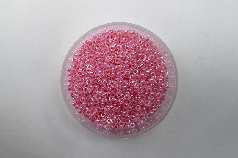 M-11-0535 Ceylon Carnation Pink Miyuki Rocailles M-11-0535 Ceylon Carnation Pink Miyuki Rocailles
