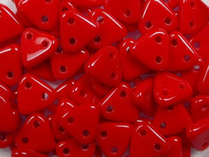 CMTR-93200 Opaque Red CzechMates 2-hole Triangle Beads, 10 gram - Afbeelding 1