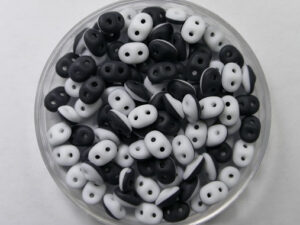 SD-03849-84110 Black/White Matte Opaque Matubo SuperDuo Duets 10 gram