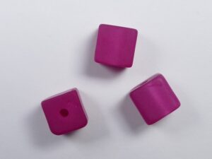 Pol-kub08-09 8 mm Polaris kubus kraal, fuchsia - Afbeelding 1