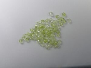 FP1-03-50231 Crystal Light Olivine Czech Glass Facet Firepolish 3mm 50 stuks - Afbeelding 1