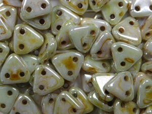 CMTR-65455WH Ultra Luster Opaque Green CzechMates 2-hole Triangle Beads, 10 gram - Afbeelding 1
