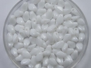 GB-03000 Chalk White Gekko beads