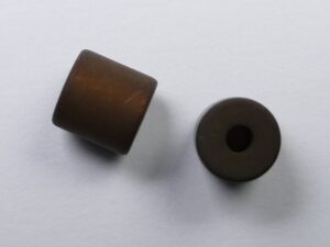 Pol-c08-32 8 mm Polaris cilinder kraal, donkerbruin