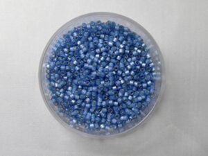 DB-11-2176 Duracoat Semi Frosted Silver Lined Dyed Light Bayberry Miyuki Delica's 11/0 - Afbeelding 1