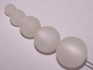 Pol-r04-33 wit Polaris ronde kraal 4 mm