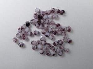 FP1-04-25000 Opaque White Amethyst Swirl Czech Glass Facet Firepolish 4mm 50 stuks