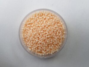 DB-11-1492 Opaque Light Peach Miyuki Delica's 11/0 - Afbeelding 1