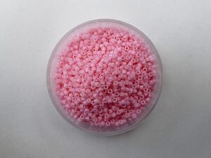 DB-11-2116 Duracoat Opaque Dyed Light Carnation Miyuki Delica's 11/0 - Afbeelding 1