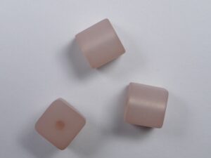Pol-kub08-12 8 mm Polaris kubus kraal, rosy brown - Afbeelding 1