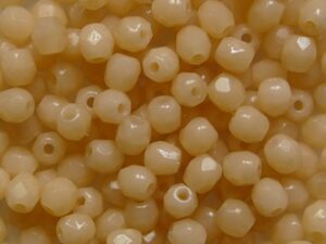 FP1-03-72000 Milky Apricot Czech Glass Facet Firepolish 3 mm 50 stuks