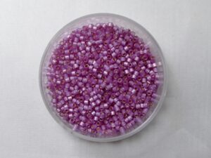 DB-11-2180 Duracoat Semi Frosted Silver Lined Dyed Orchid Miyuki Delica's 11/0 - Afbeelding 1