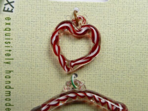 TGL-02-GT/WH Toggle Clasp, kapittelsluiting, 1 streng , glas, hartvormig: garnet/white swirl