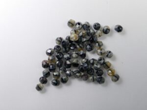 FP1-04-26107 Grey w/Black Swirl Czech Glass Facet Firepolish 4mm 50 stuks