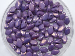 GB-03000-15726 Gekko beads, 3x5 mm, Chalk White Lila Vega Luster