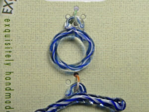 TGL-01-SAP/WH Toggle Clasp, kapittelsluiting, 1 streng , glas: sapphire/white swirl