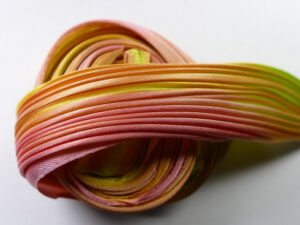 Shib-22-HuDa Shibori zijde per 1/4 yard: Hula Dancer