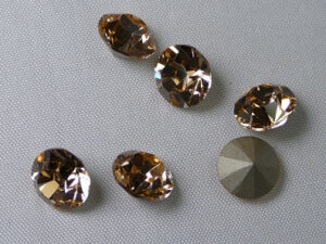 PrC-39-LTPEA Maxima Chaton, ss39, Preciosa, Light Peach