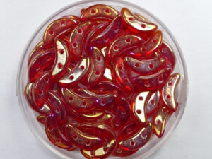 CZM-CR-S1C90080 Luster Iris Siam Ruby CzechMates Crescent 10 gram - Afbeelding 1