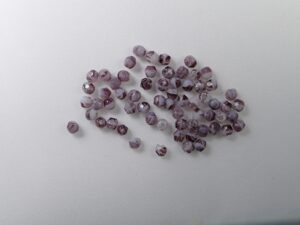 FP1-03-25000 Opaque White Amethyst Swirl Czech Glass Facet Firepolish 3mm 50 stuks - Afbeelding 1