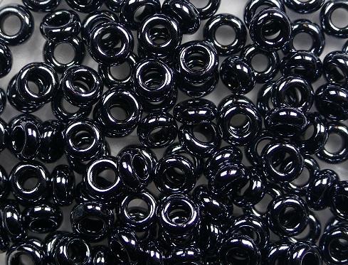 TN-06-0081 toho demi round 6-0 metallic hematite