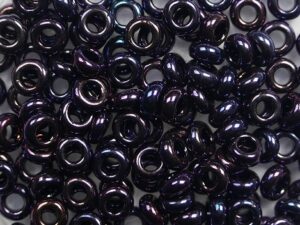 TN-06-0504 Higher Metallic Iris Violet TOHO Demi Round